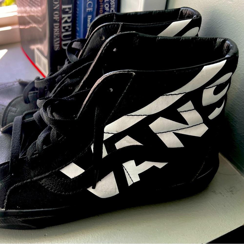 Men’s Size 11.5 Hightop Vans shoes